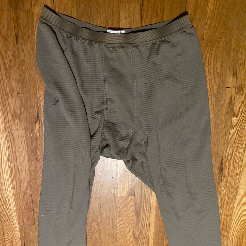 NWT-  Army extreme cold “waffle” bottoms